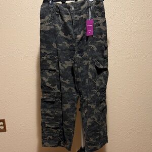 Women’s Camo Cargo straight leg pants NWT XL & Large available NEW
